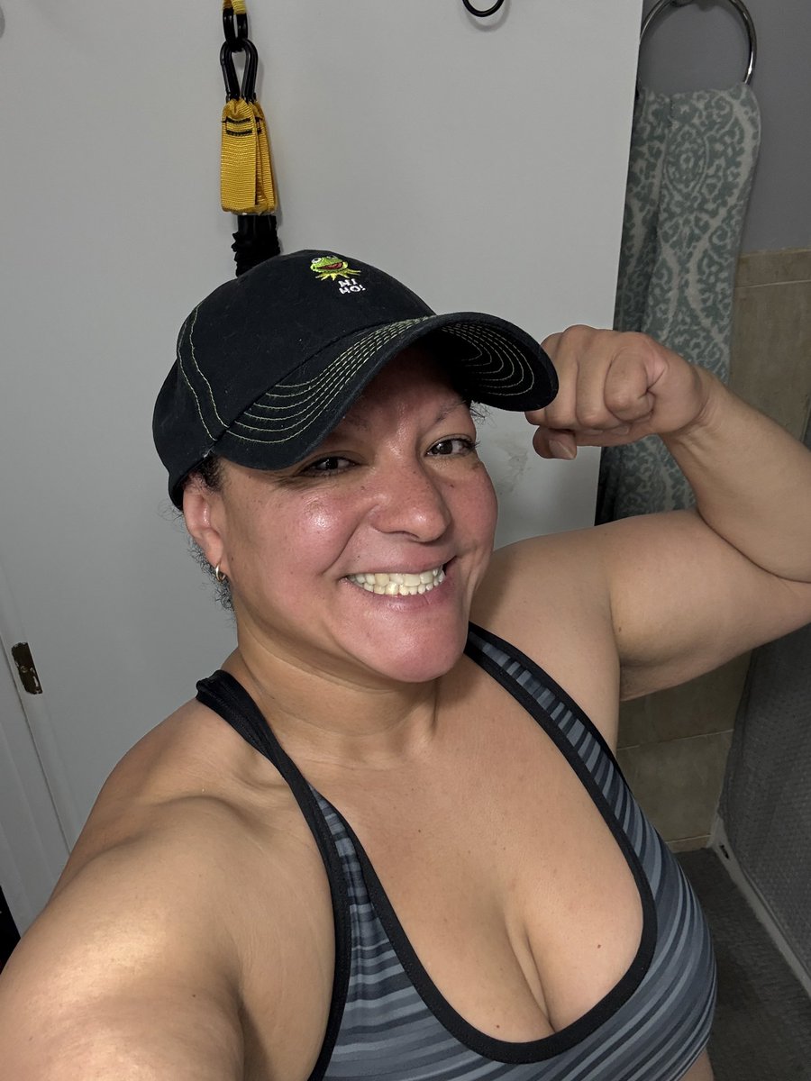 Being a selfie how today…the hamhocks are shaping very nicely I’m actually shocked. It will still be a long way before I get to where I want.💪💪💪
