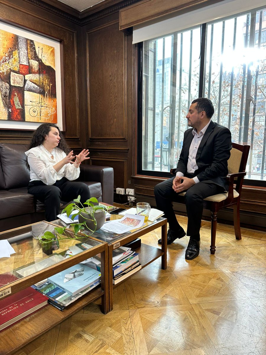 Delegación Presidencial Regional de Los Lagos (@dprloslagos) on Twitter photo 📍En La Moneda, la Delegada Paulina Muñoz se reunió con el <a href="/SubseBBNN/">Subsecretaría de Bienes Nacionales</a>, Sebastián Vergara, para abordar proyectos de desarrollo territorial en la región. 📍En La Moneda, la Delegada Paulina Muñoz se reunió con el <a href="/SubseBBNN/">Subsecretaría de Bienes Nacionales</a>, Sebastián Vergara, para abordar proyectos de desarrollo territorial en la región.