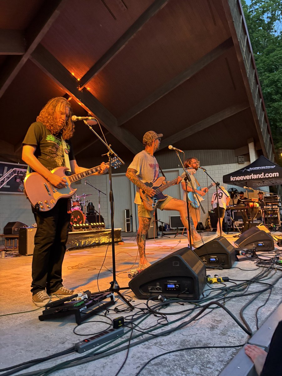 <a href="/telethonband/">Teleth꩜n</a> show at chill on the hill and just saw <a href="/ByMattWild/">Matt Wild</a>