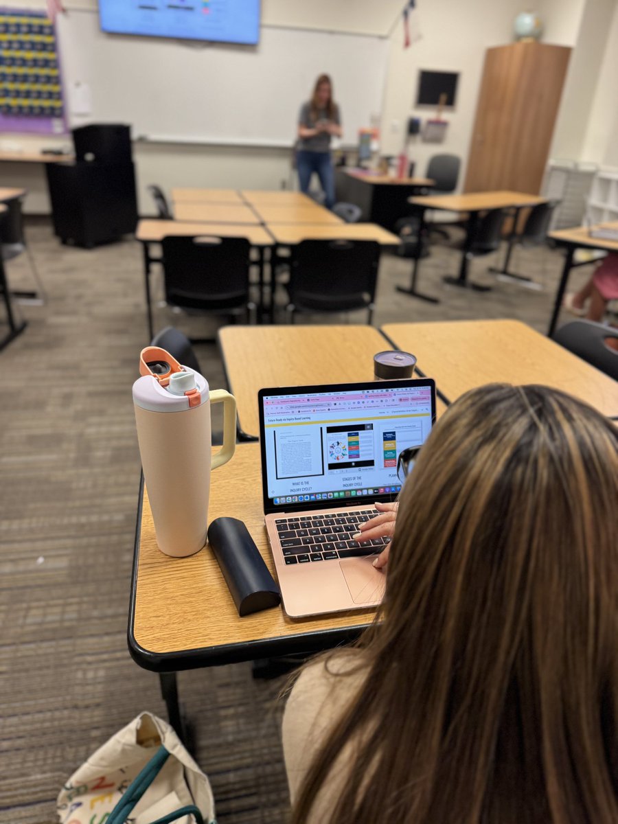 Learn_AndGo's tweet image. Diving into inquiry like 💡🤖📚! Had a blast co-facilitating our Cultivate session with AI + @wakelet magic with @mrs_anderson22 #FISDLearns #Cultivate25