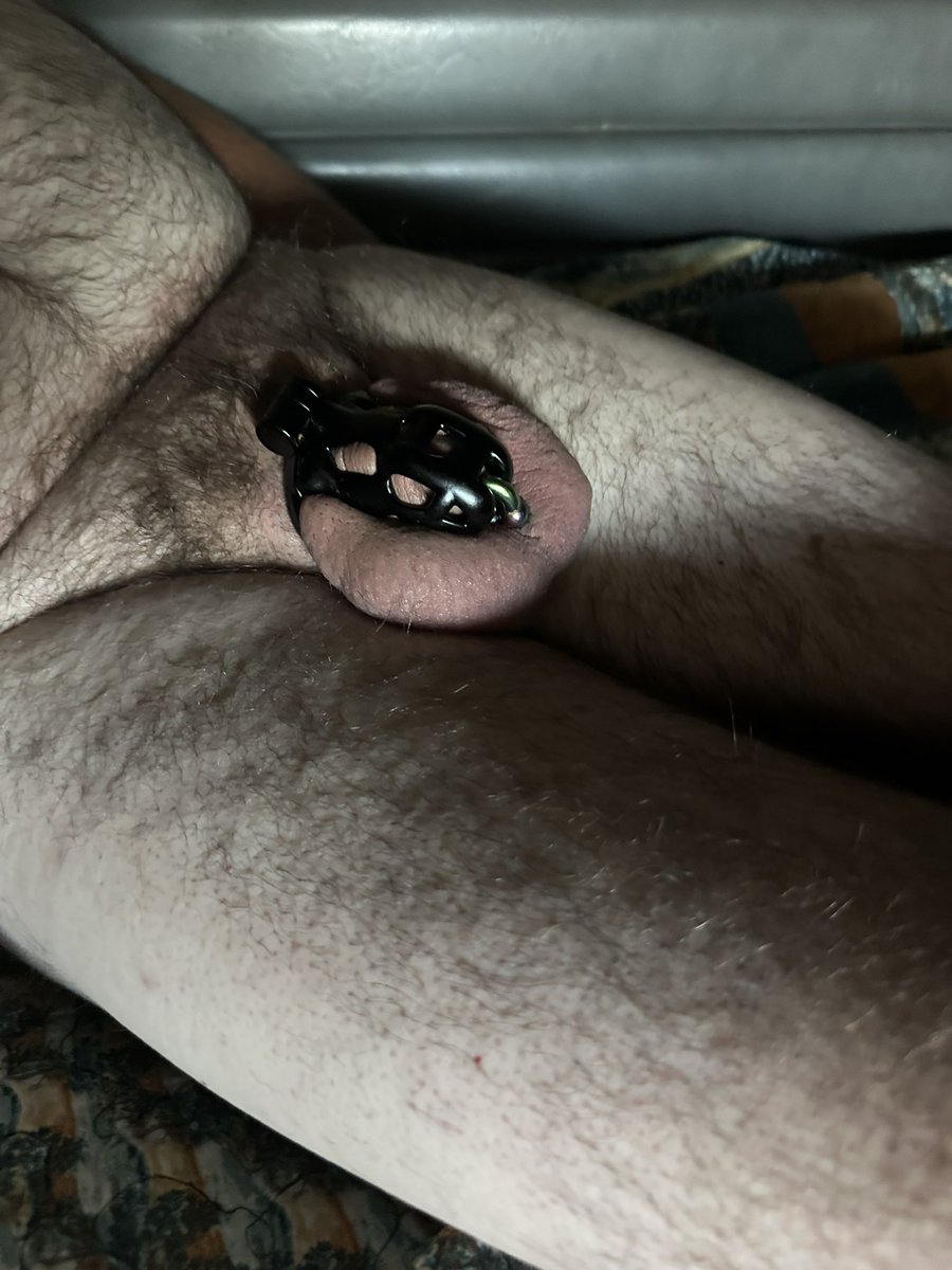 Not great lighting in the sleeper tonight, had the urge to put the cage back on last Friday, realized i didn’t bring keys with so no escape for this week! #malechastity #kink3d #princealbertpiercing