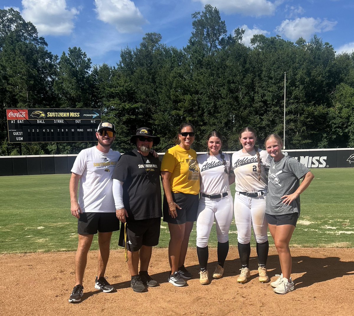 kayleigh_jacks's tweet image. Had an amazing camp today at Southern Miss!! I enjoyed touring their beautiful campus and learning more about the Golden Eagles softball program.💛🦅🖤
@BSherSB @SBRRetweets @NataliePooleUSM @SouthernMissSB @ExtraInningSB @ElzeyMatt