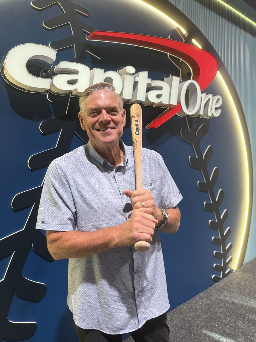 DaleMurphy3's tweet image. Been fun this week! Thank you, fans, mlb @braves @CapitolOne @Mastercard @onlocationexp @MLBPA @EatAtMurphs