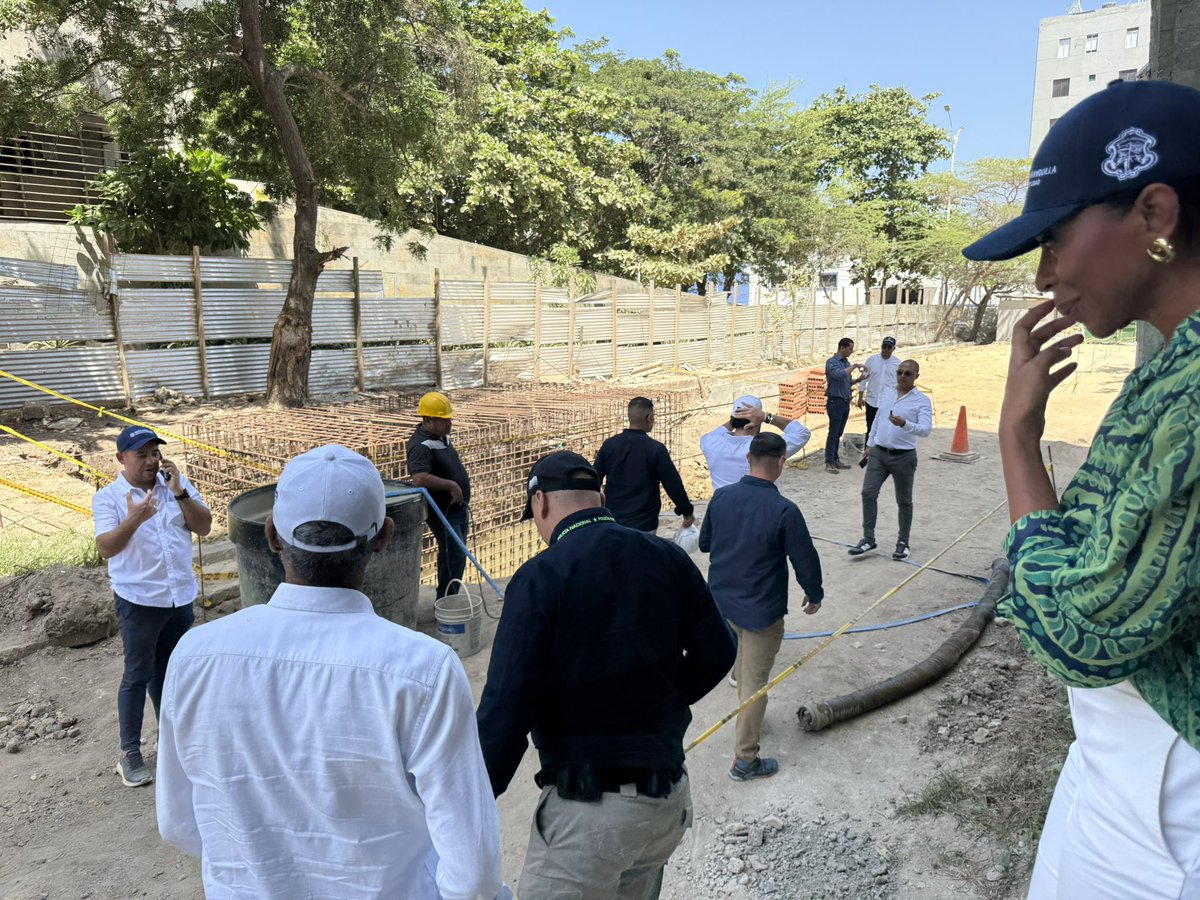 Soraya Linero Barraza (@sorayalinero) on Twitter photo Visita a obras del MAMBAQ del Vicecontralor <a href="/zuluagapardo/">Carlos Zuluaga</a> acompañado por las veedurías, con el fin de determinar su avance. Esta segunda fase culminará el 15 de noviembre del 2025. La obra demandó una inversión de $17 mil millones <a href="/CGR_Colombia/">Contraloría General de la República de Colombia</a> <a href="/AdlaiSteven/">Adlai Stevenson Samper</a> Visita a obras del MAMBAQ del Vicecontralor <a href="/zuluagapardo/">Carlos Zuluaga</a> acompañado por las veedurías, con el fin de determinar su avance. Esta segunda fase culminará el 15 de noviembre del 2025. La obra demandó una inversión de $17 mil millones <a href="/CGR_Colombia/">Contraloría General de la República de Colombia</a> <a href="/AdlaiSteven/">Adlai Stevenson Samper</a>