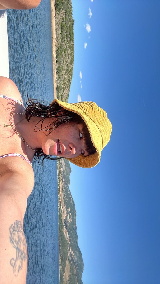 420princessT's tweet photo. Just looking amazing on some random man’s boat https://t.co/FJfX3jbXfr