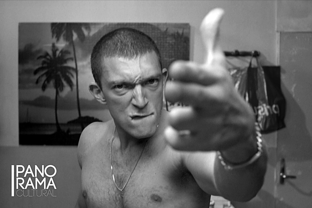 PanoramaCultur's tweet photo. #CINE 🇫🇷 Una mirada inquietante a la volatilidad racial y cultural de los barrios marginales parisinos. Este jueves 17: #ElOdio (Francia, 1995) con #VincentCassel. 7 pm en la #AlianzaFrancesa (Av. Arequipa 4595, Miraflores). Entradas en https://t.co/OQ88g9Zzzn 🇫🇷 https://t.co/Ujy8kJ6LTv