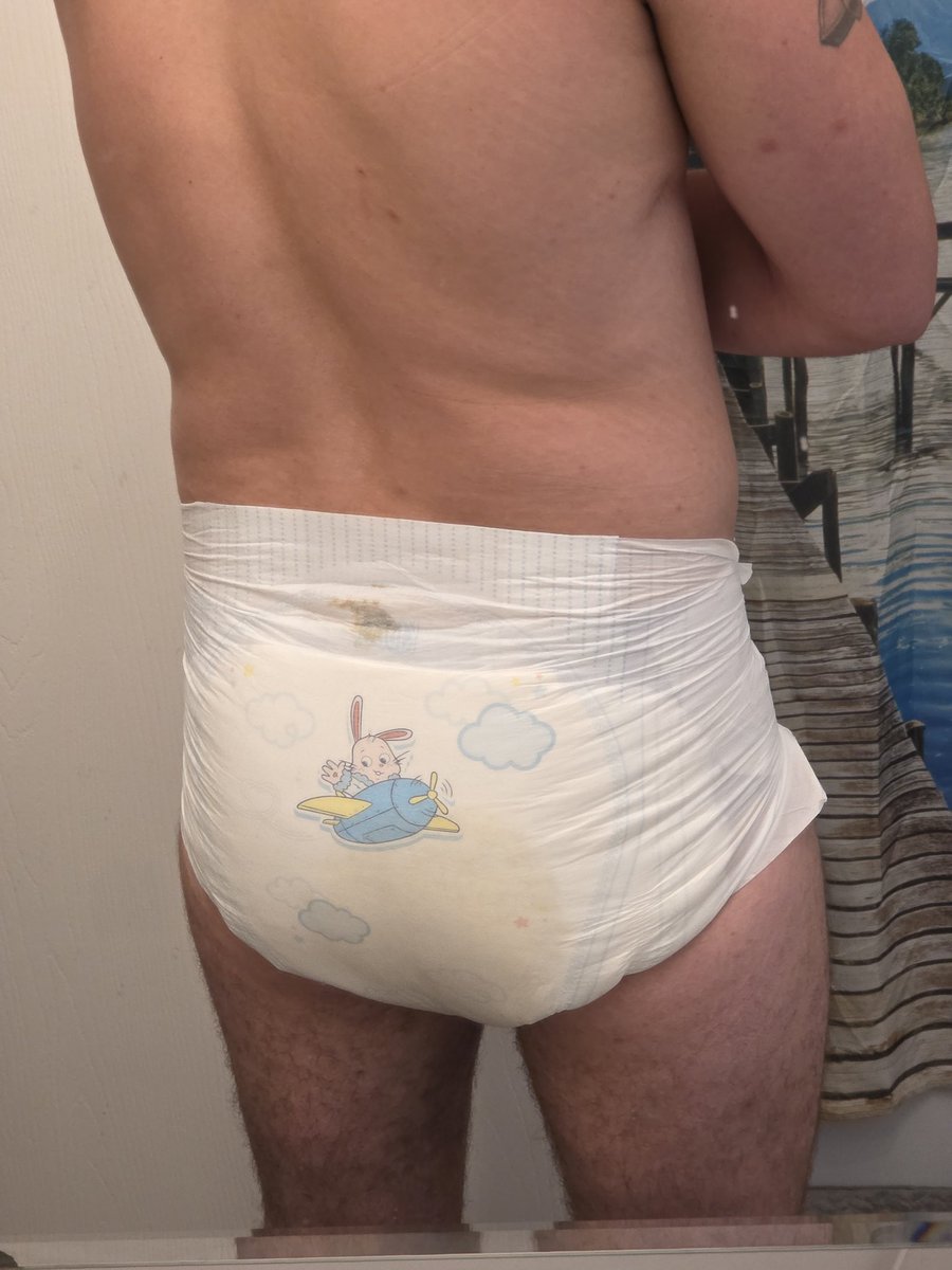 My diaper butt! Totally dry and fresh 🙈
#abdl #abdlgay #gaydiaper #diaperlover #gaydiaper