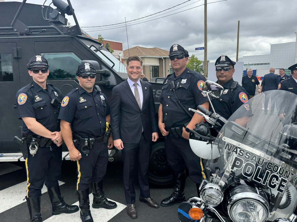 BlumencranzJake's tweet image. I was proud to stand with @AGPamBondi, @NassauExec Bruce Blakeman, Police Commissioner Patrick Ryder, the @NassauCountyPD Foundation, and dedicated community leaders to officially open the groundbreaking Harry Singh Bolla Charity Foundation Training Village — a first-of-its-kind…
