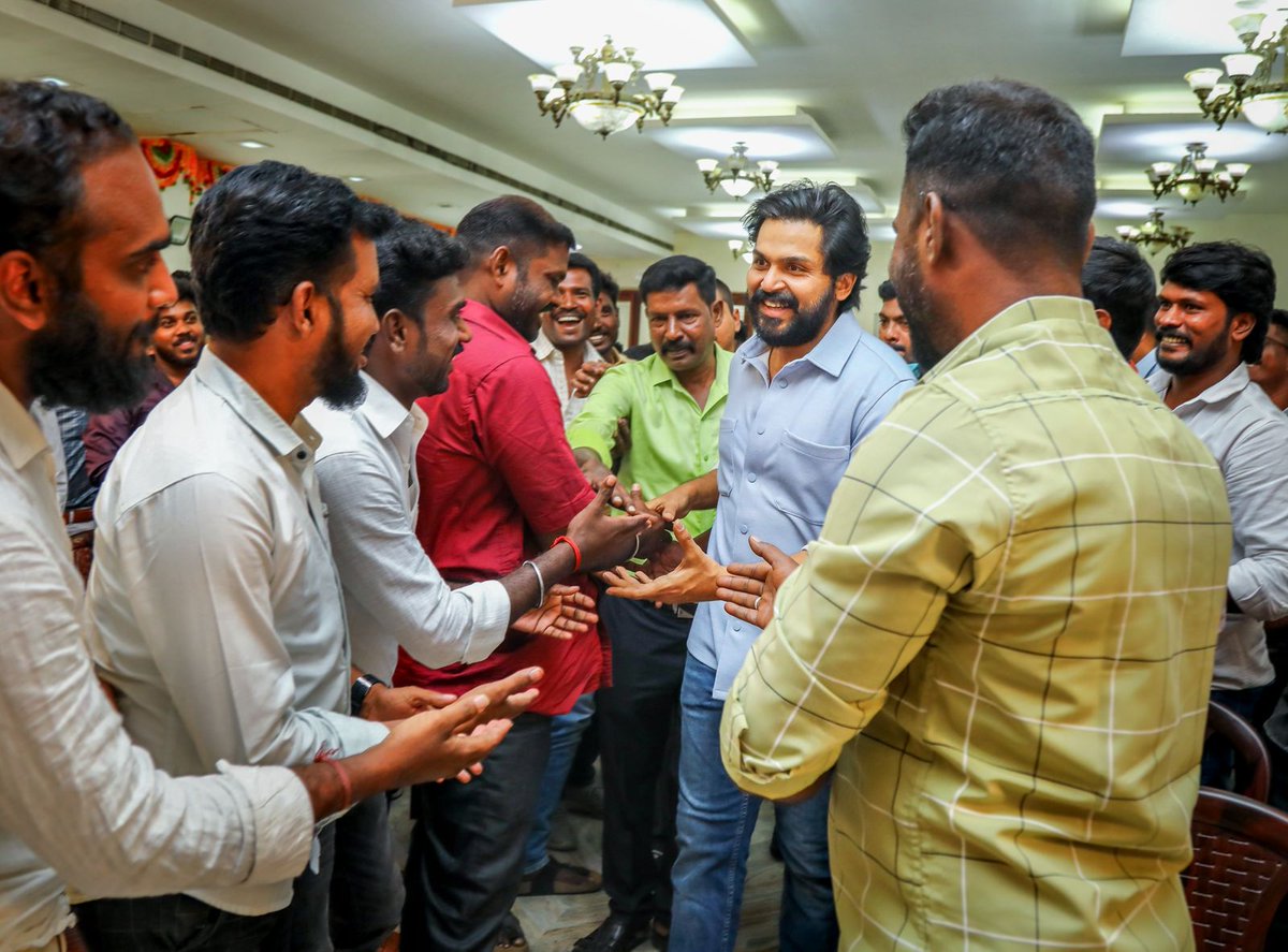 Karthi_AIFC's tweet image. Exclusive - To mark #Karthi Anna’s birthday, fans across TamilNadu, Kerala & Andhra Pradesh donated blood. Last Sunday, he met 250 fans in person and hosted them with love.
Our Anna always guides his fans the right way with Kindness. ❤️
@Karthi_Offl #MrVersatileKarthi