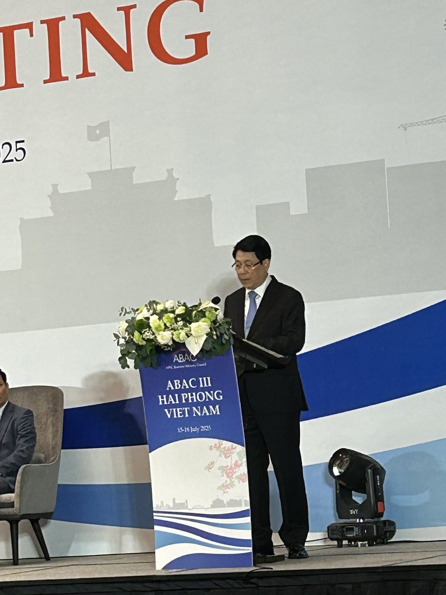 APECBiz's tweet image. H. E. Luong Cuong, President of Vietnam, welcomed ABAC delegates assuring them of Vietnam’s commitment to support innovative, sustainable and inclusive growth. That today’s challenges makes public/private even more crucial and acknowledged the important role of ABAC in this…