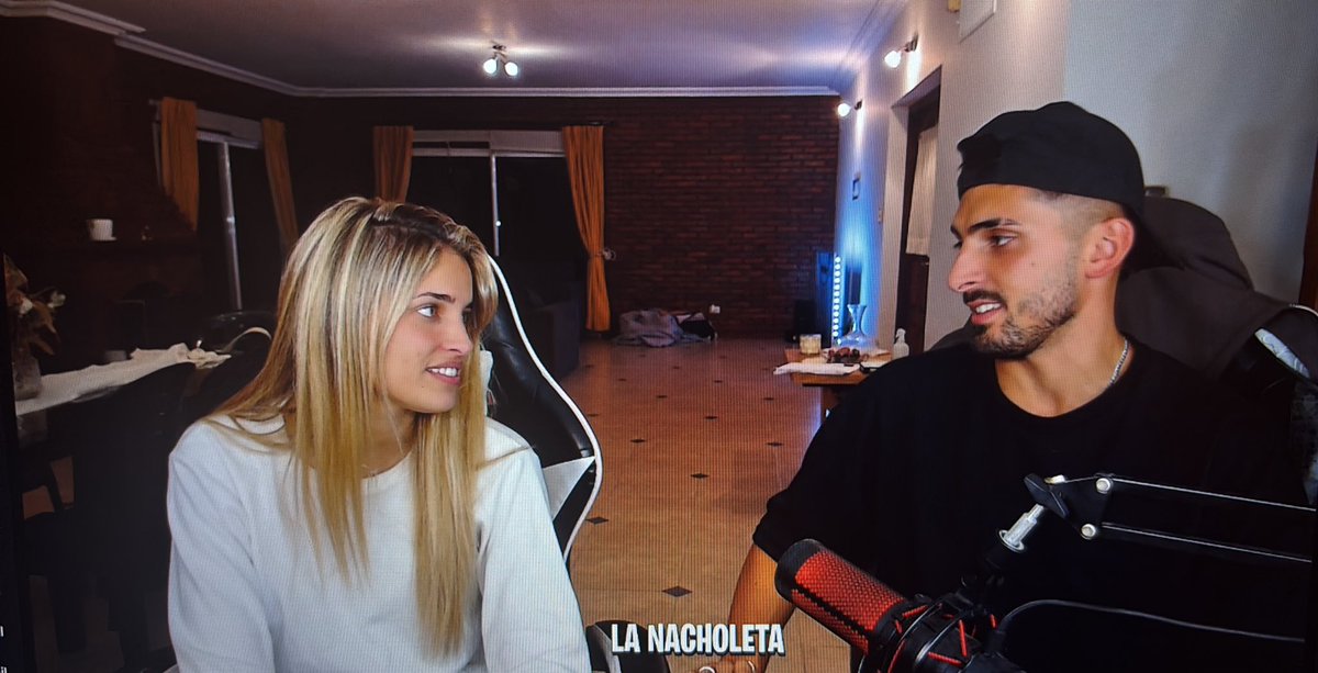 Martu: el lugar más raro dónde bese en una pileta. Era muy chiquita.