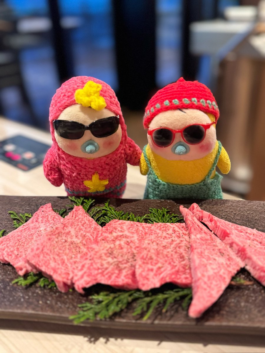 juisudon0826's tweet image. 昨日は焼肉屋さんで夫の誕生日会をしました🥩

次々とテーブルに運ばれるお肉に興味津々のめめたん達😆
お肉の後には、プリンやアイスクリームそしてクッパも食べて大満足😋

とって美味しいお肉をたっぷり食べてエネルギーチャージしたので、また今日から元気に過ごして行けそうです🥰

#めめたん