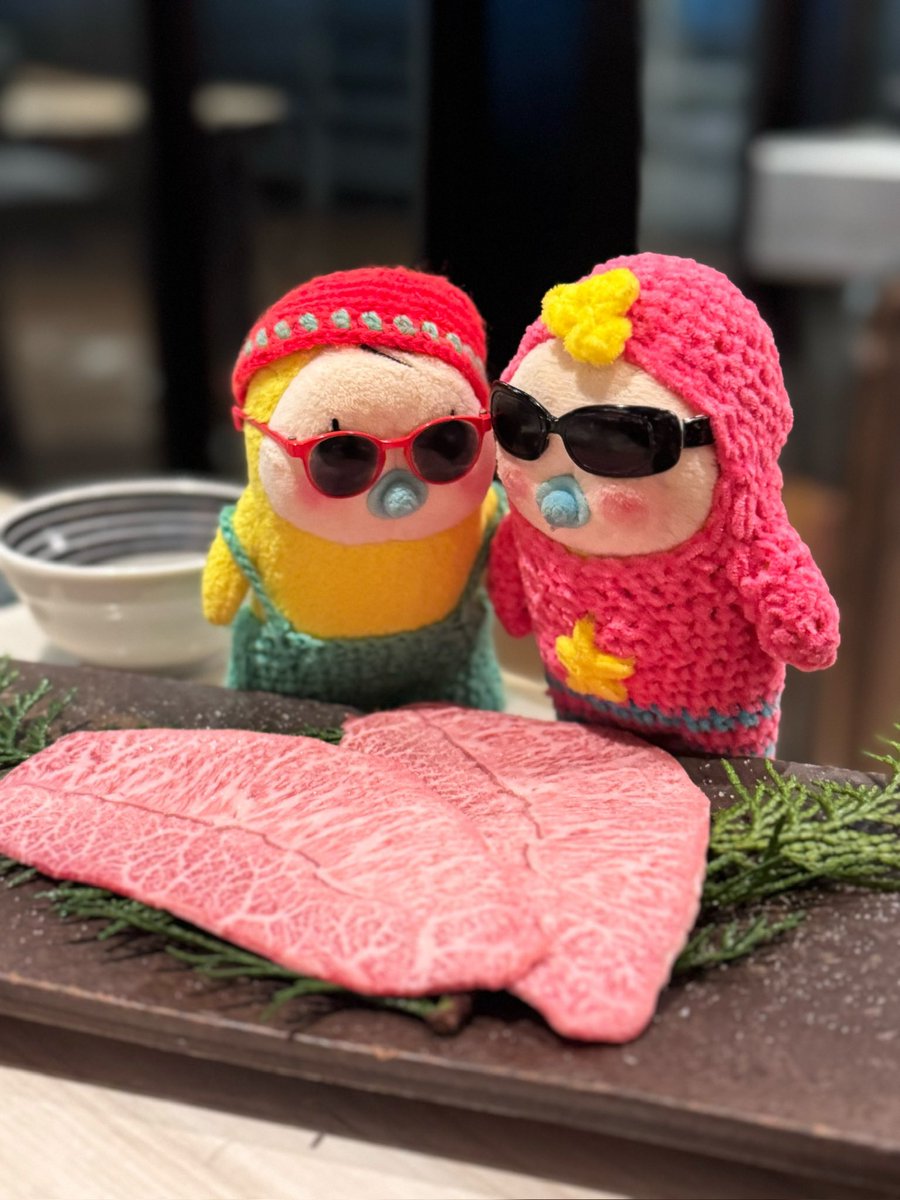 juisudon0826's tweet image. 昨日は焼肉屋さんで夫の誕生日会をしました🥩

次々とテーブルに運ばれるお肉に興味津々のめめたん達😆
お肉の後には、プリンやアイスクリームそしてクッパも食べて大満足😋

とって美味しいお肉をたっぷり食べてエネルギーチャージしたので、また今日から元気に過ごして行けそうです🥰

#めめたん