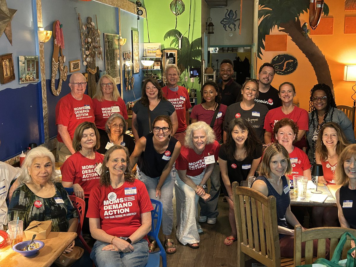 HollySeiboldVA's tweet image. Had a lovely evening with the Tysons-Vienna chapter of @MomsDemand. Grateful for the work they do every day to keep our communities safe from gun violence. Their advocacy matters—and it’s making a difference. ❤️ #EndGunViolence