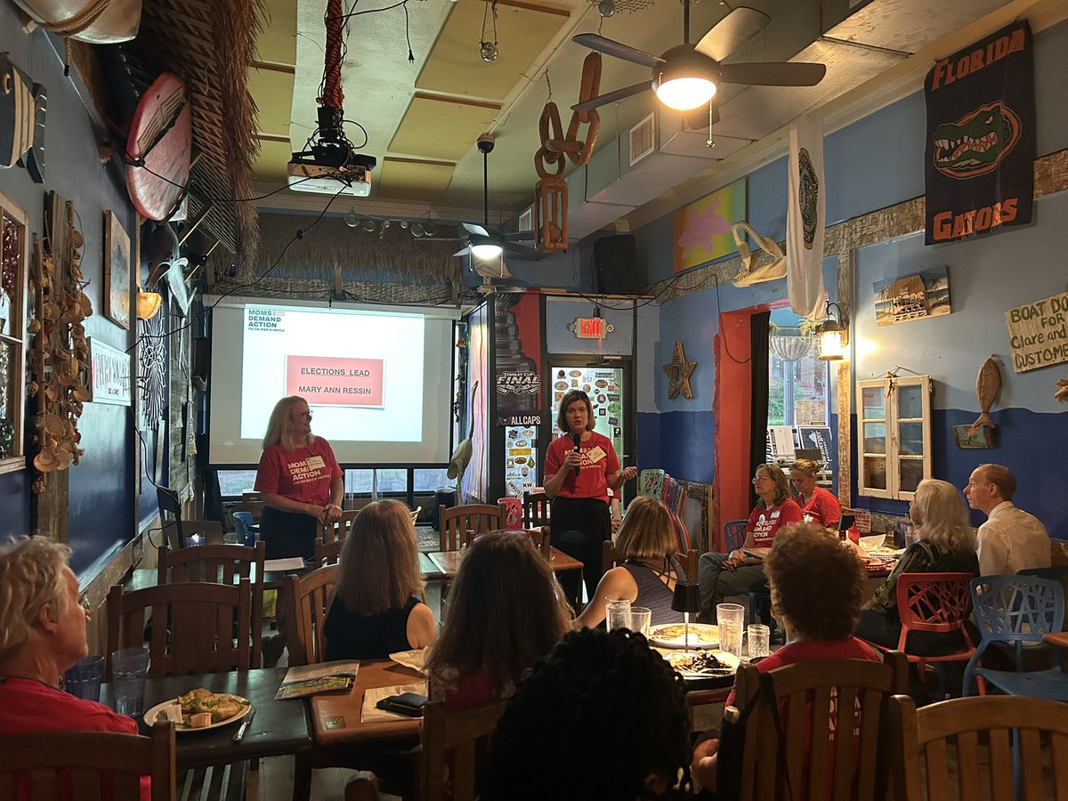 HollySeiboldVA's tweet image. Had a lovely evening with the Tysons-Vienna chapter of @MomsDemand. Grateful for the work they do every day to keep our communities safe from gun violence. Their advocacy matters—and it’s making a difference. ❤️ #EndGunViolence