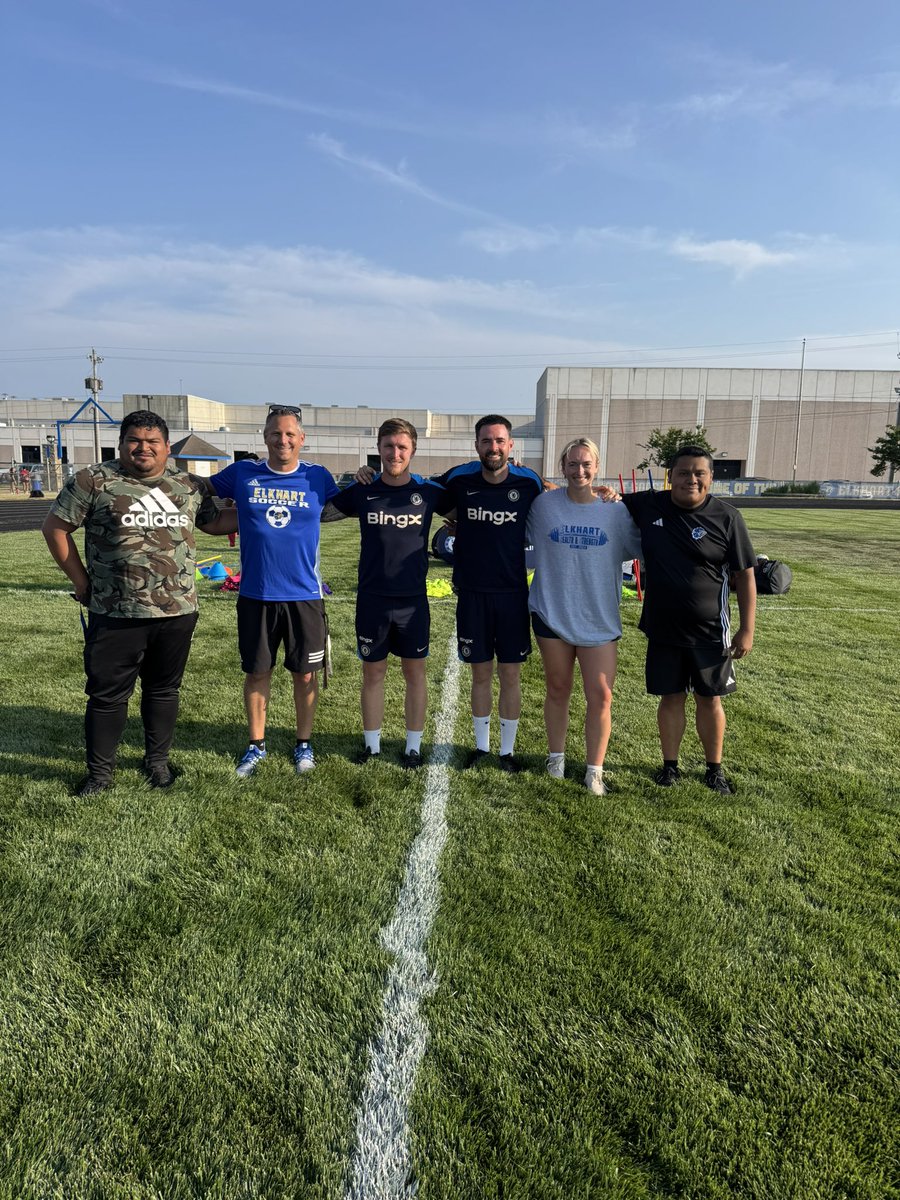 ElkBSoc's tweet photo. Always nice when a professional club stops by your high school training to offer some ideas on individual development plans and “training with purpose.” Fresh off the Club World Cup Title 
Chelsea FC came by Elkhart.   Thank you!  @ElkhartHSSports @ElkhartLions https://t.co/wT3Qt9LhqU