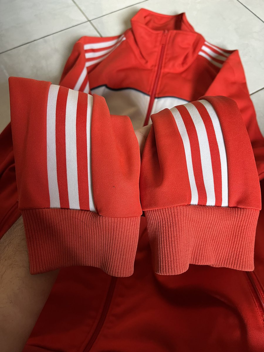 Tracktop adidas 
Ukuran  XL
Harga 700 rb
Lokasi monjali
<a href="/UGDforPSS1976/">UGDforPSS</a>