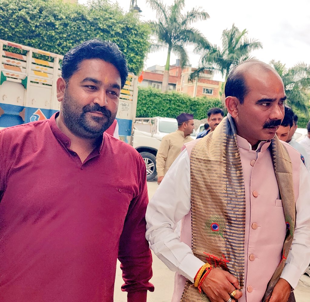 Rahul Bhatia (@rahulbhatiarb) on Twitter photo केंद्रीय राज्य मंत्री श्री <a href="/AjayTamtaBJP/">Ajay Tamta</a> जी को जन्मदिन की हार्दिक बधाई एवं शुभकामनाएं, प्रभु श्री केदारनाथ जी से आपके उत्तम स्वास्थ्य की कामना करता हु । <a href="/BJP4UK/">BJP Uttarakhand</a> <a href="/AjayTamtaBJP/">Ajay Tamta</a> <a href="/Bhupidevv/">Bhargav Rajput</a> <a href="/rahulbhatiarb/">Rahul Bhatia</a> केंद्रीय राज्य मंत्री श्री <a href="/AjayTamtaBJP/">Ajay Tamta</a> जी को जन्मदिन की हार्दिक बधाई एवं शुभकामनाएं, प्रभु श्री केदारनाथ जी से आपके उत्तम स्वास्थ्य की कामना करता हु । <a href="/BJP4UK/">BJP Uttarakhand</a> <a href="/AjayTamtaBJP/">Ajay Tamta</a> <a href="/Bhupidevv/">Bhargav Rajput</a> <a href="/rahulbhatiarb/">Rahul Bhatia</a>