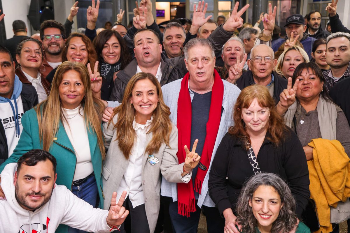 vtolosapaz's tweet image. En tiempos de profunda crisis económica y social, elegimos estar cerca, acompañando, construyendo comunidad.

En #TresDeFebrero nos reunimos con referentes del #CaminoALaVictoria, compartiendo una charla profunda sobre la realidad del distrito, las problemáticas que golpean a los…