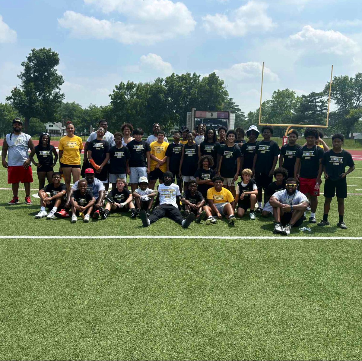 Trerich20's tweet image. I want to take this time to thank all the parents, coaches, kids who showed up to my 1st annual Tre Richardson “L🔒CKED1N” youth football camp. Special thank you to my mom ❤️. It felt so good to be able to put on this FREE camp. I can’t wait till next year. #BlessedSoBeABlessing