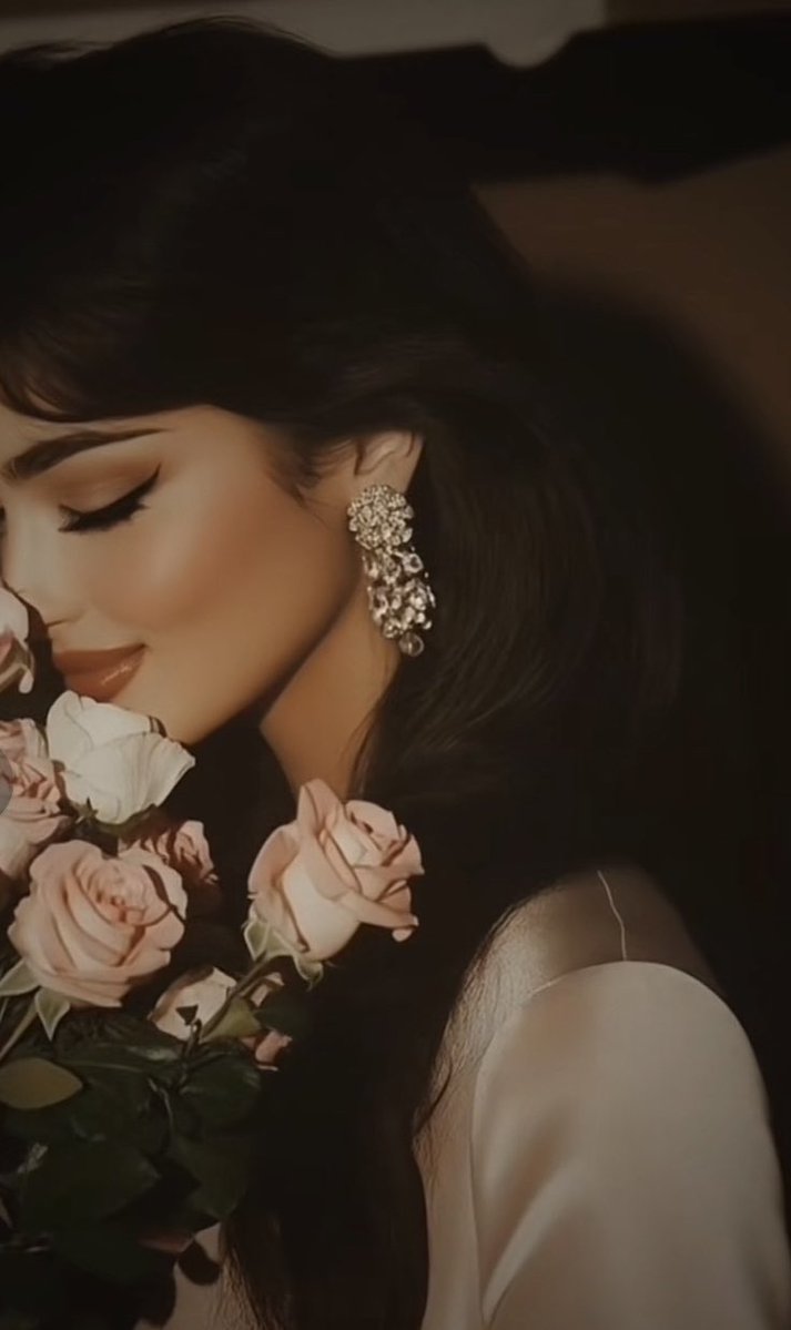 من يشبه الورد ينمو حوله الورد "
أفعل مايطمئن قلبك "
لكن لاتهمل ماينبت روحك "✨

صباح الورد وجماله "🌺