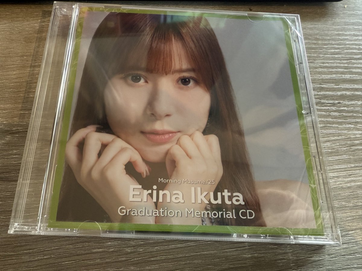 Hellofuch's tweet photo. やっとえりぽんの卒業記念CD届いた。配送遅延はわかったんだけど1週間も遅れるんだね。先行受注とか言って煽っといて1週間届かないんだったら急いで頼む必要なかった様な気がする。えりぽんだから待てたけどもっとちゃんと推してる子だったら辛いわなー。 https://t.co/XBJwBQvEid