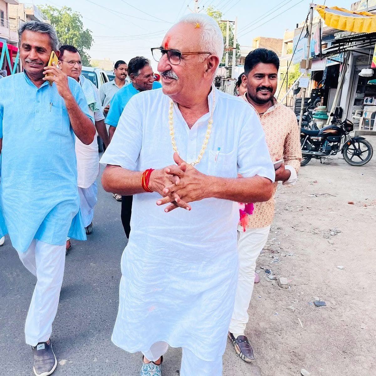 Hindu Singh Siner (@hindusiner) on Twitter photo सिवाना विधायक श्री हमीर सिंह जी भायल साहब को जन्म दिन की हार्दिक शुभकामनाएँ
<a href="/Hameersinghbhal/">Hameer Singh Bhayal</a> सिवाना विधायक श्री हमीर सिंह जी भायल साहब को जन्म दिन की हार्दिक शुभकामनाएँ
<a href="/Hameersinghbhal/">Hameer Singh Bhayal</a>