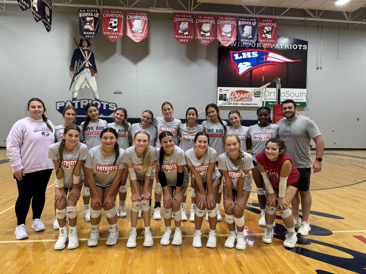 VbPatriots's tweet image. UNA Volleyball Camp for our JV and Freshman group! 💜💛 These girls worked so hard and grew in their skills! Thank you Coach Tristan, Coach Taylor and Coach Taylor!
