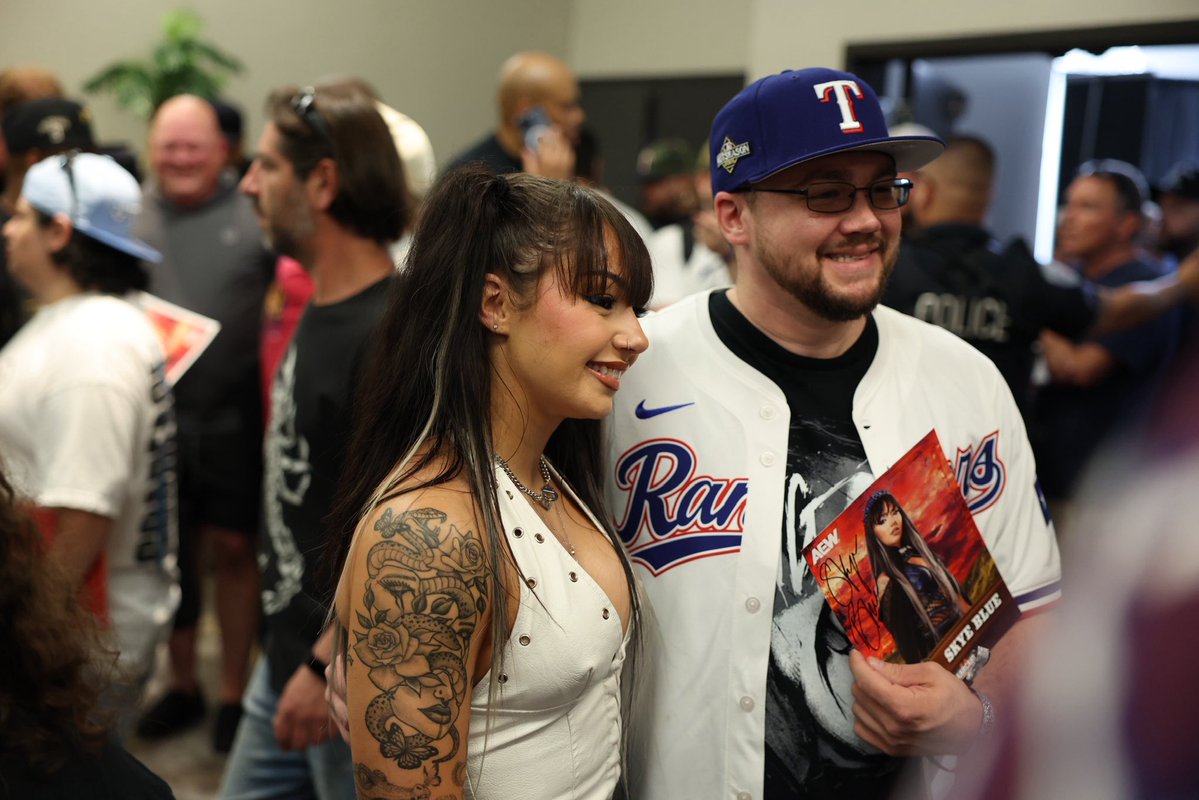 StarrcastEvents's tweet image. Meeting your favorite @AEW stars 🤩 #StarrcastTexas