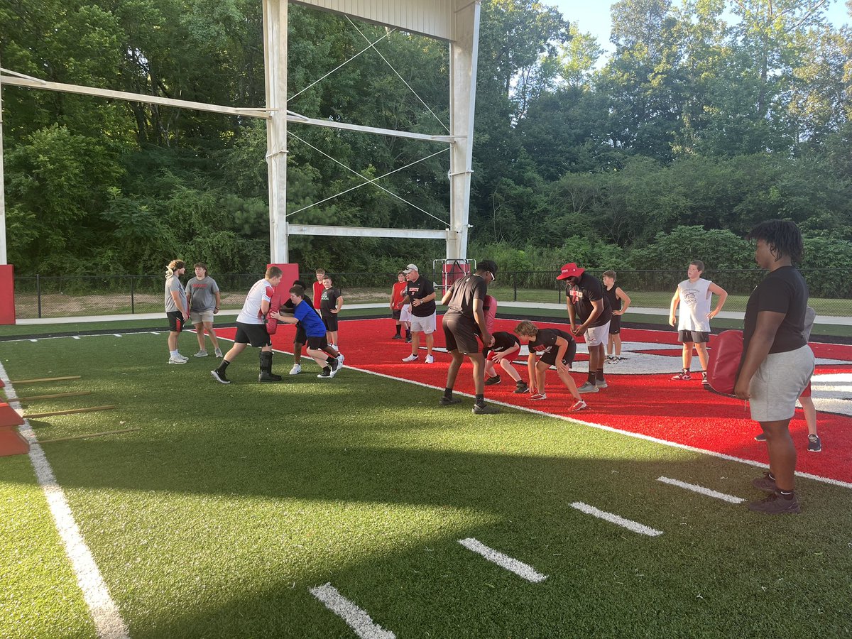 joshfloydHT's tweet image. Day 2 of youth football camp @HuskyFast #ProgramDevelopment