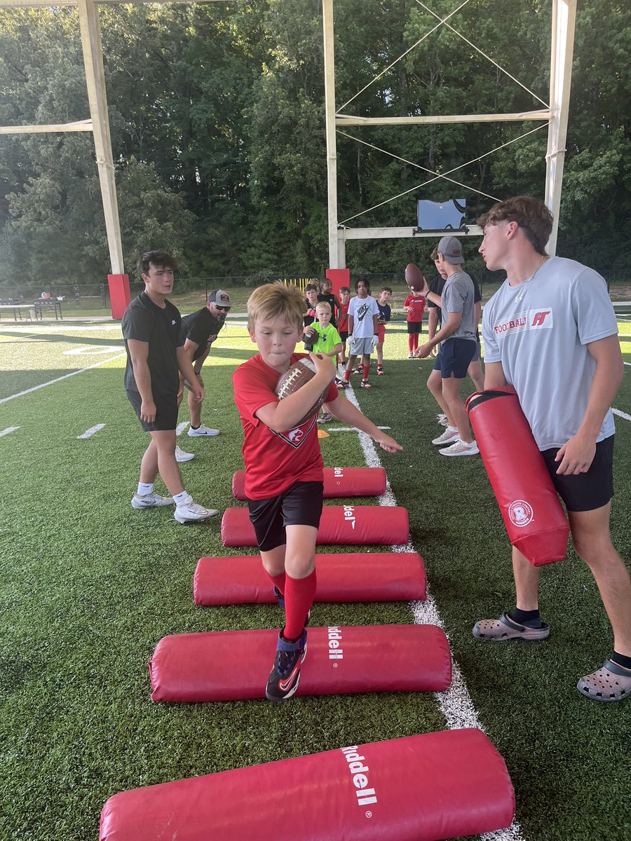 joshfloydHT's tweet image. Day 2 of youth football camp @HuskyFast #ProgramDevelopment