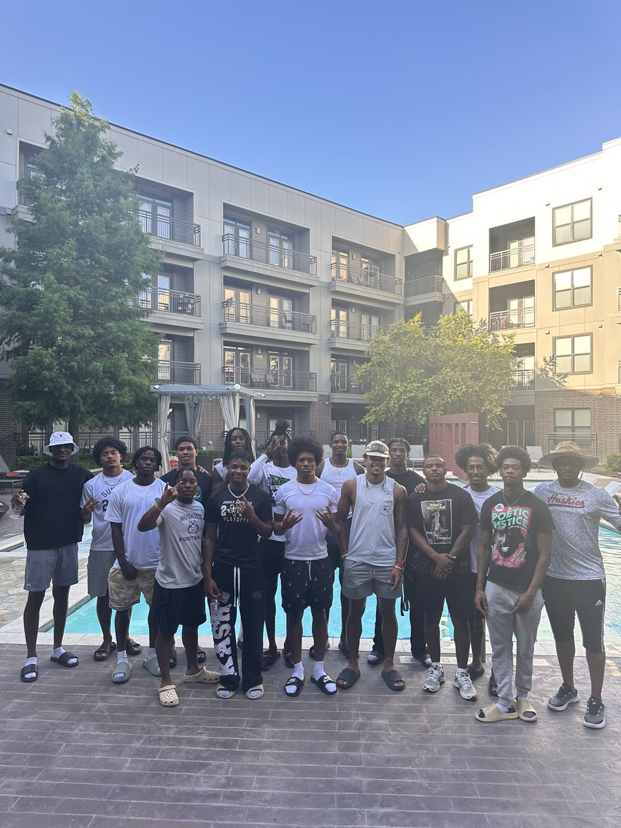 DeMarcus Coleman (@dcoleknows) on Twitter photo The BACKEND creating some Unity !
Love this Group of guys!
#Brotherhood #TheStandard
<a href="/CoachPetty_/">Jonathan Petty</a>
<a href="/krisss1_/">Kris Collins</a> The BACKEND creating some Unity !
Love this Group of guys!
#Brotherhood #TheStandard
<a href="/CoachPetty_/">Jonathan Petty</a>
<a href="/krisss1_/">Kris Collins</a>