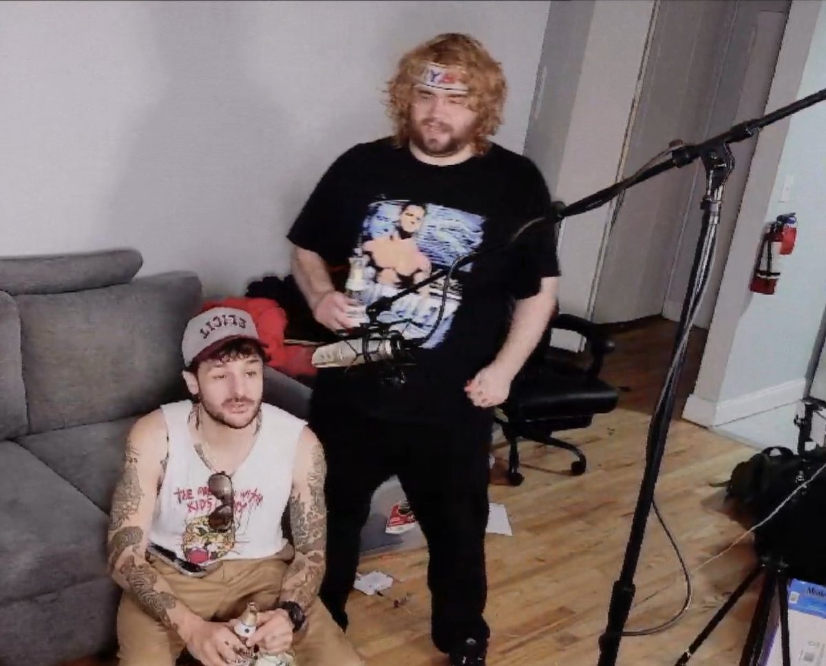 sackponyfffffff's tweet image. i hear benoit's theme every time frank faces the camera
#fishtanklive