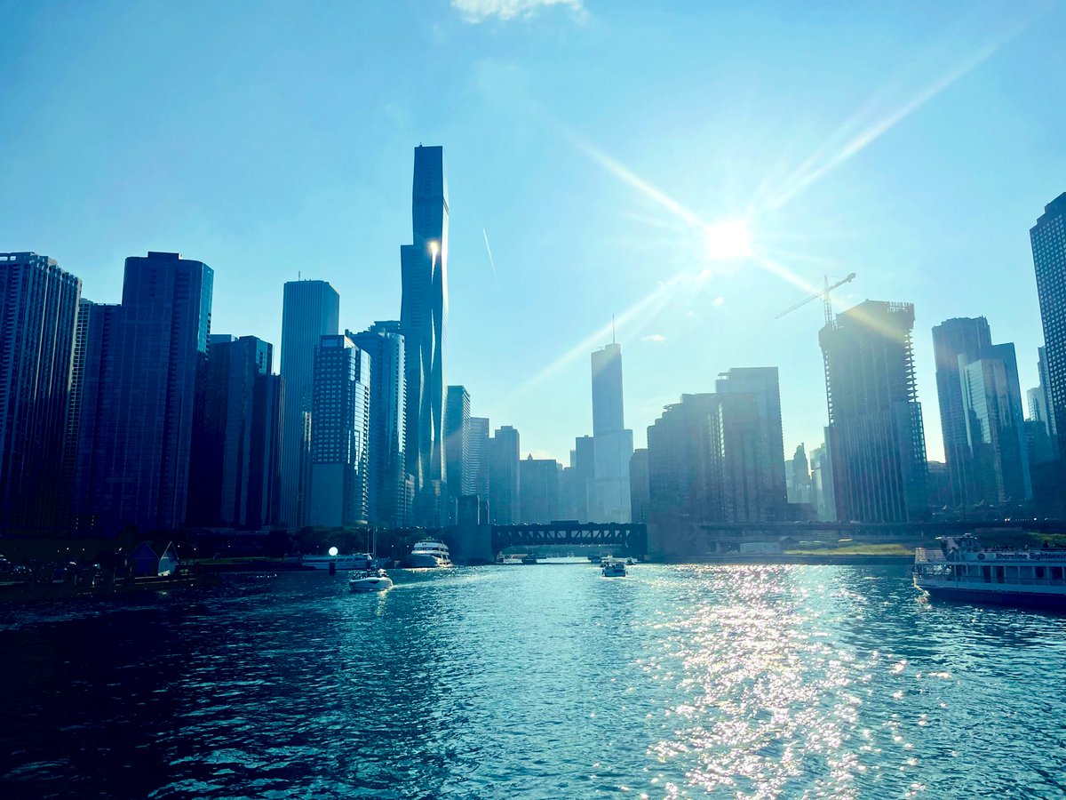 HeidiStevens13's tweet image. Take the @chiarchitecture cruise. Even if you’ve already taken it. Take it again ♥️