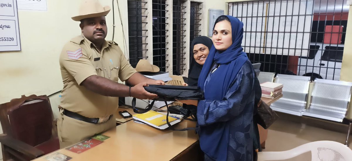 ಸುರತ್ಕಲ್ ಪೊಲೀಸ್ ಠಾಣಾ ವ್ಯಾಪ್ತಿಯಲ್ಲಿ ಎರಡು ಲ್ಯಾಪ ಟಾಪ್ ಇದ್ದ ಬ್ಯಾಗನ್ನು ಪತ್ತೆ ಮಾಡಿ  ವಾರಿಸುದಾರರಿಗೆ ಹಸ್ತಾಂತರಿಸಲಾಗಿದೆ <a href="/compolmlr/">Mangaluru City Police</a>