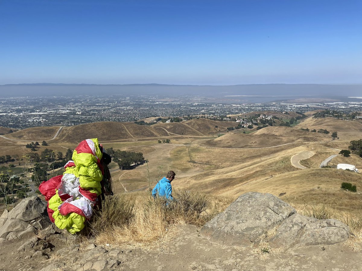 _ricburton's tweet image. New Side Quest: Having explored the ocean & land of Silicon Valley, I now want to see it from the air
Started paragliding this weekend