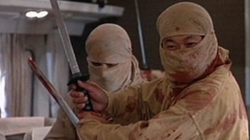 #ToughGuyTuesday - THE HUNTED (1995) - After witnessing a brutal murder in Japan, American businessman #ChristopherLambert must embrace the ways of the Ninja in order to protect himself from a killer cult consisting of evil Ninja assassins! youtube.com/watch?v=op6AeX…