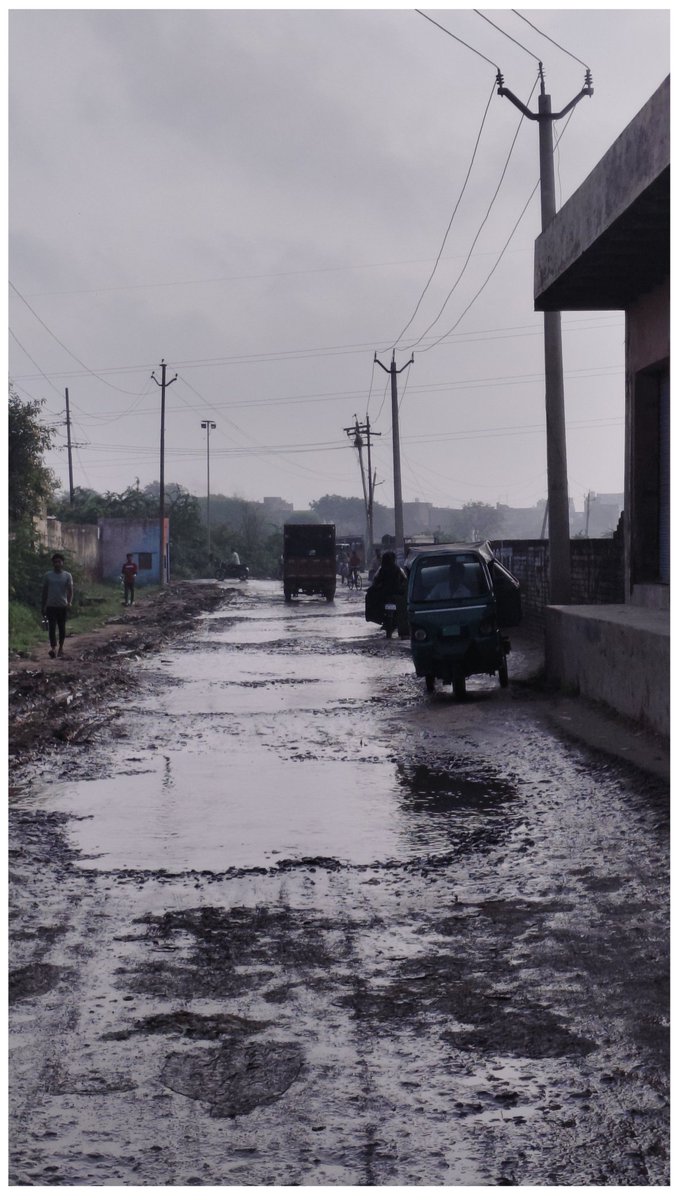 स्पेस टेक्नोलॉजी से बने हुए रोड हमारे यहां रोड पर स्विमिंग पूल की सुविधा दी गई है महोदय थोड़ा संज्ञान में लीजिए पिछले 10 साल से इस रोड को देख रहा हूं इस रोड पर इसी तरीके कंडीशन रहती है कबेला रोड तालसपुर पुलिया अलीगढ <a href="/nitin_gadkari/">Nitin Gadkari</a> <a href="/Prashantbjp90/">Prashant Singhal bjp</a> <a href="/BJP4India/">BJP</a> <a href="/rikki658/">संघे शक्ति कलियुगे</a>