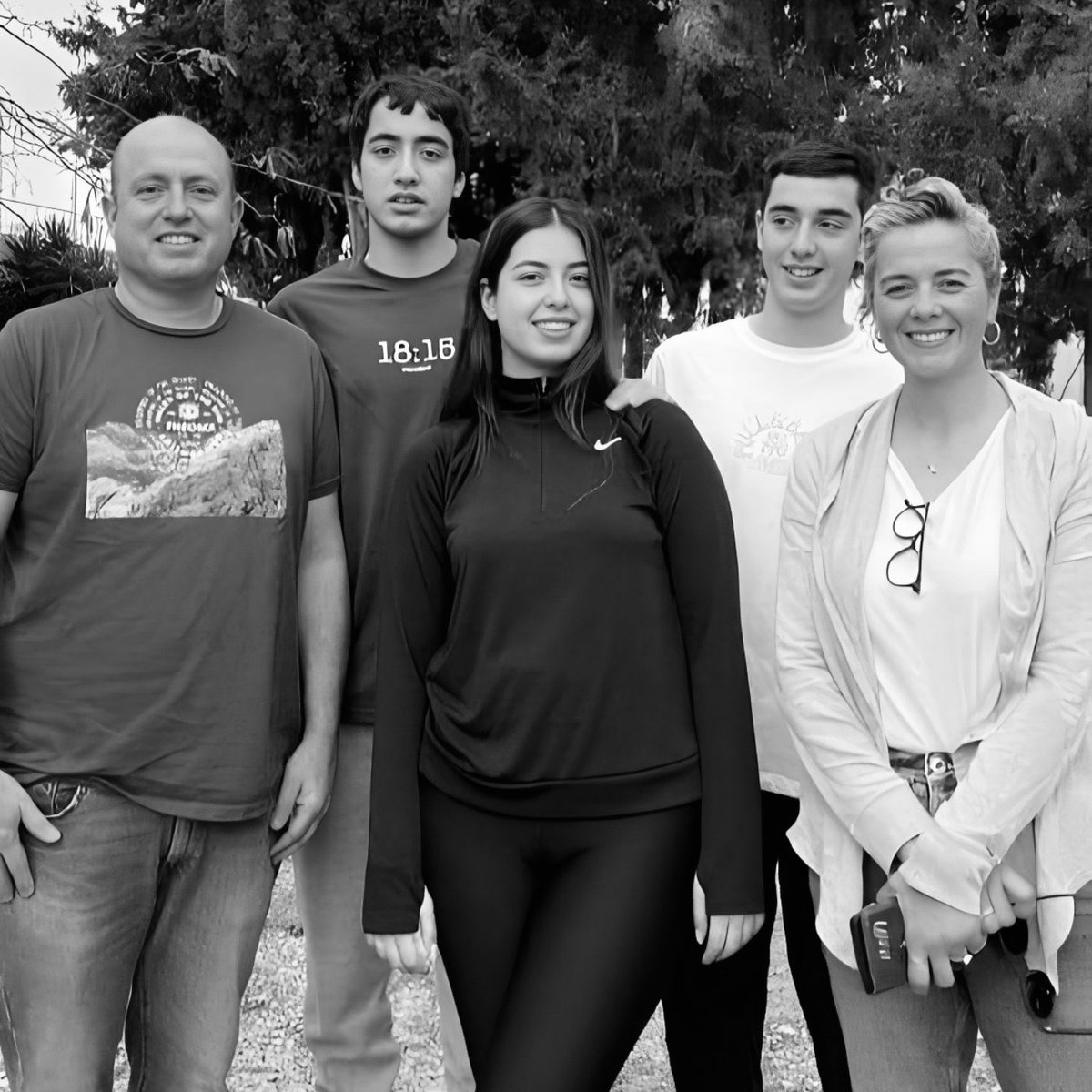 HumansOfJudaism's tweet image. This is a photo of the Kutz family before October 7. They were found huddled together in their home's bomb shelter. None of them survived. We will never forget.