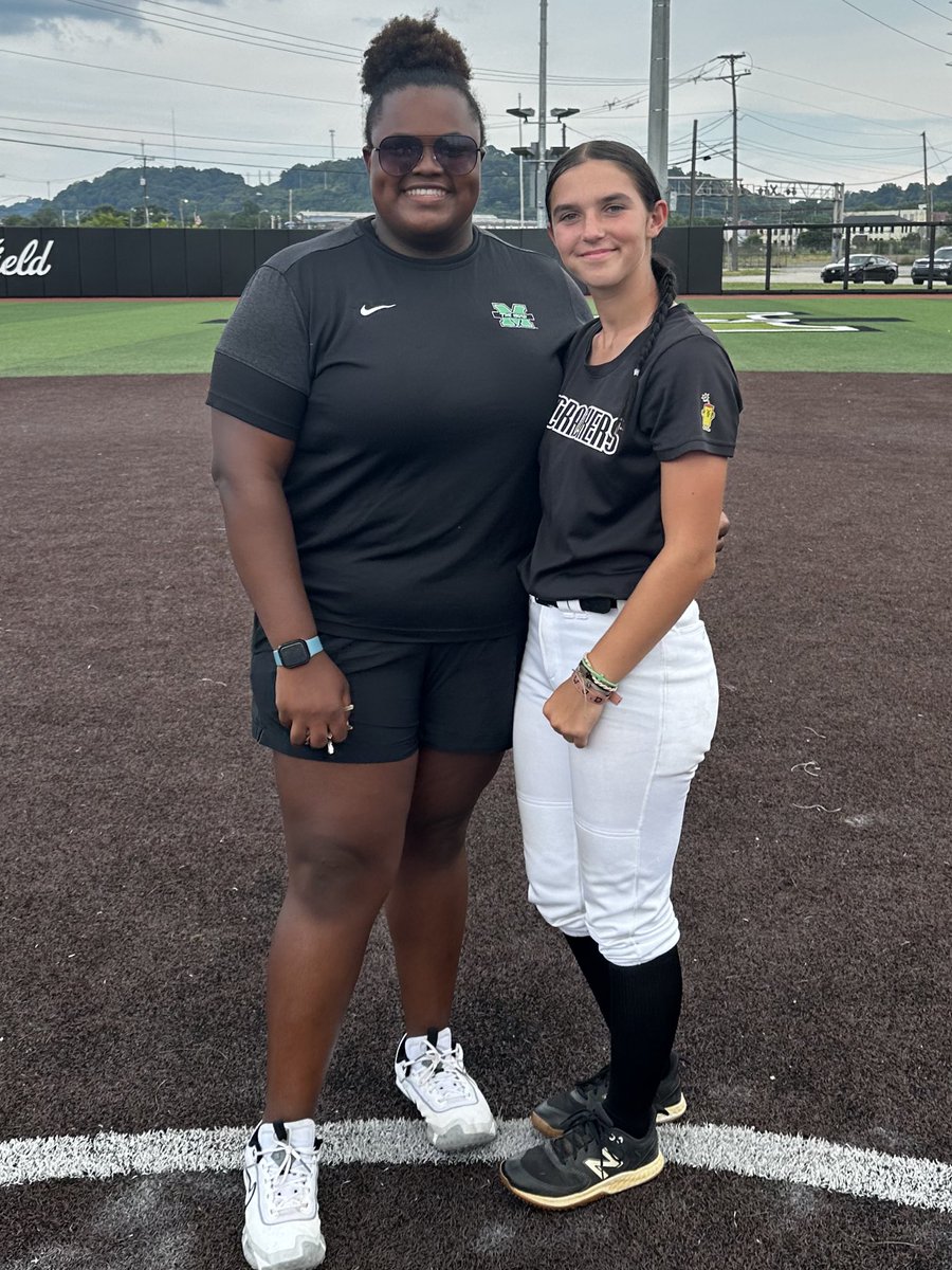 AubreyMulterer's tweet image. Got to reunite with @14rylanmiller at @HerdSB camp. Had a blast checking out the area and working to get better. Thank you @AlyHarrell and all the players for making the day. 🧨