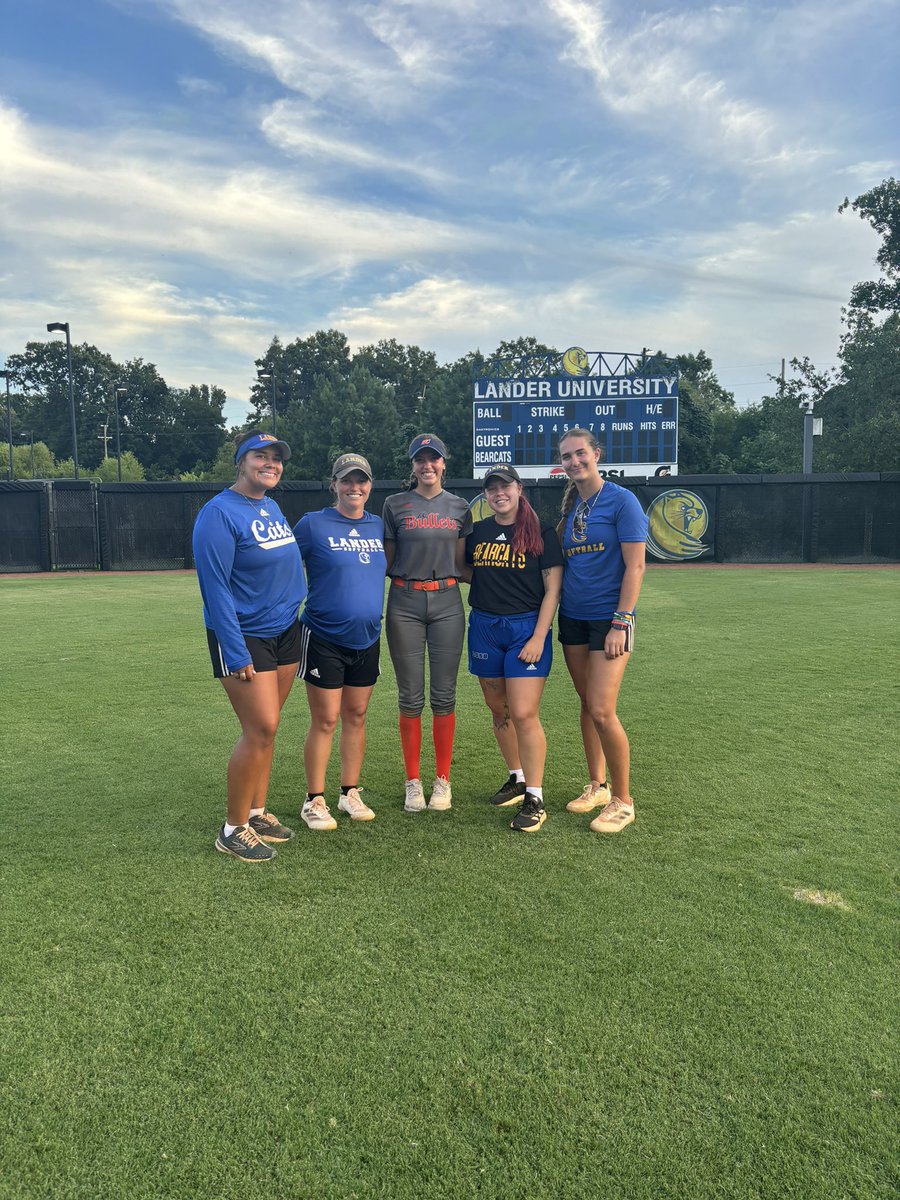 kate_dickinson_'s tweet image. Had the best time at the @Lander_Softball camp today! Thank you Coach @Maddie_Evans7 and all the coaches for hosting such a great camp.
@CoachChap1 @EastCobbBullets