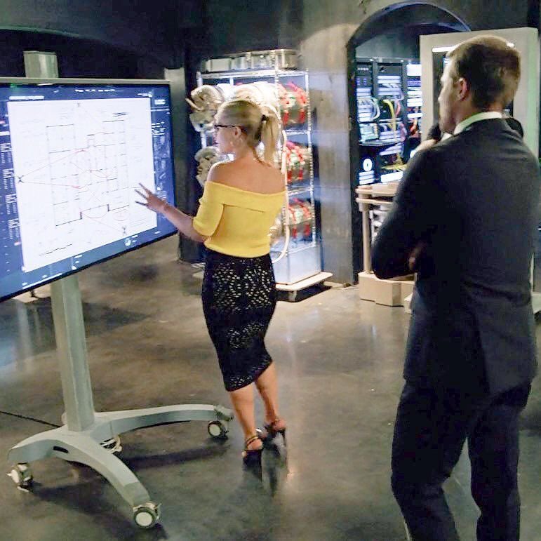 smoakfelicity's tweet image. 💛💛💛💛