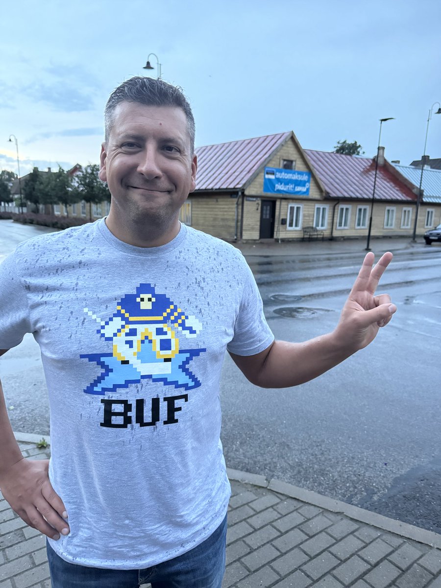 KHayes_reports's tweet image. Flying back in from Europe today (and boy, are my arms tired 🥁🥁💥)
But my guy Rait is repping the #26Tuesdays in his @26shirts beauty.
#ElaguSabres #BufgaloFansInEstonia 🇪🇪🦬