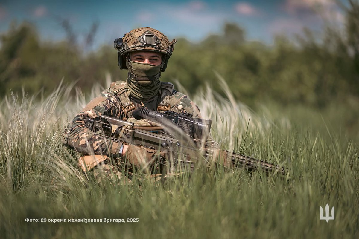 ♌🇬🇧🇺🇲 
One shot — one verdict.
In a war of drones and jamming, the sniper of the 23rd Mech Brigade stays unstoppable. One bullet stops a breakthrough, saves lives, and shifts the battle.
GermanLions support frontline units thanks to your donations.

#GermanLions #23ОМБ #UAF