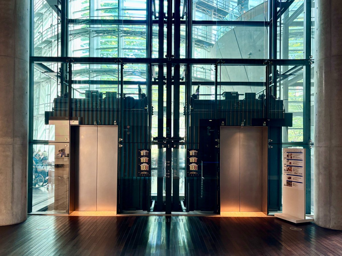 NACT_PR's tweet image. \#NACT Architecture/
An elevator without a “close” button?
The elevator near the smaller cone is glass-walled and enables visitors to see the atrium lobby on the first floor while ascending and descending.
A close look at the inside of the elevator reveals that there is an…