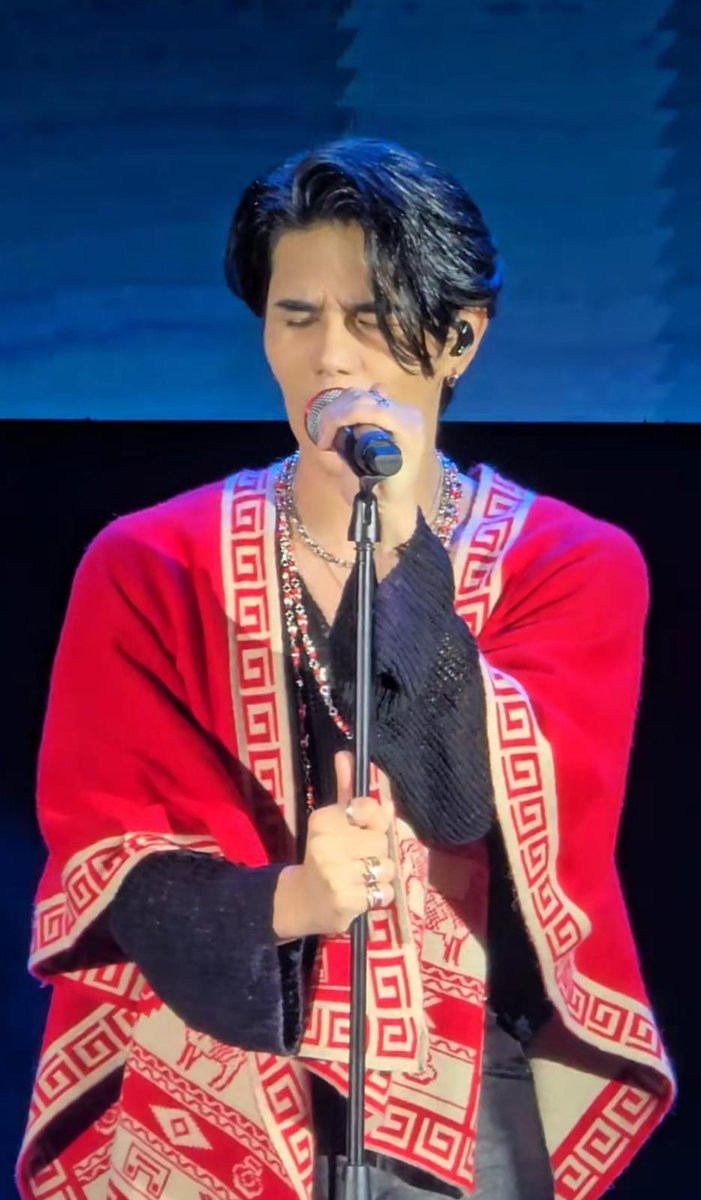 bri_Blankets's tweet photo. JEFF CON SU PONCHO PERUANOO YA DENLE SU DNI 😭

JEFF IS OUR INTI
#JeffSaturRedGiantTour
#JeffSaturRedGiantLima
#JeffSaturRedGiantConcert
#JeffSatur https://t.co/f8qk7P0OXx