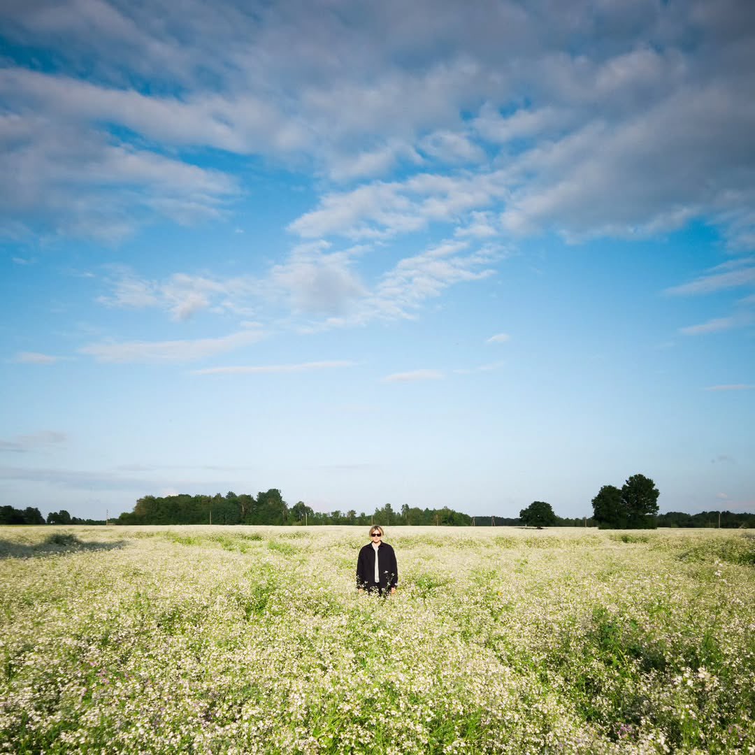 i2598s's tweet photo. WAIT the song he teased in may is called “a petal for u” and now he’s out here posting pics in a field full of flowers… am i delusional again https://t.co/vKDQu489HE