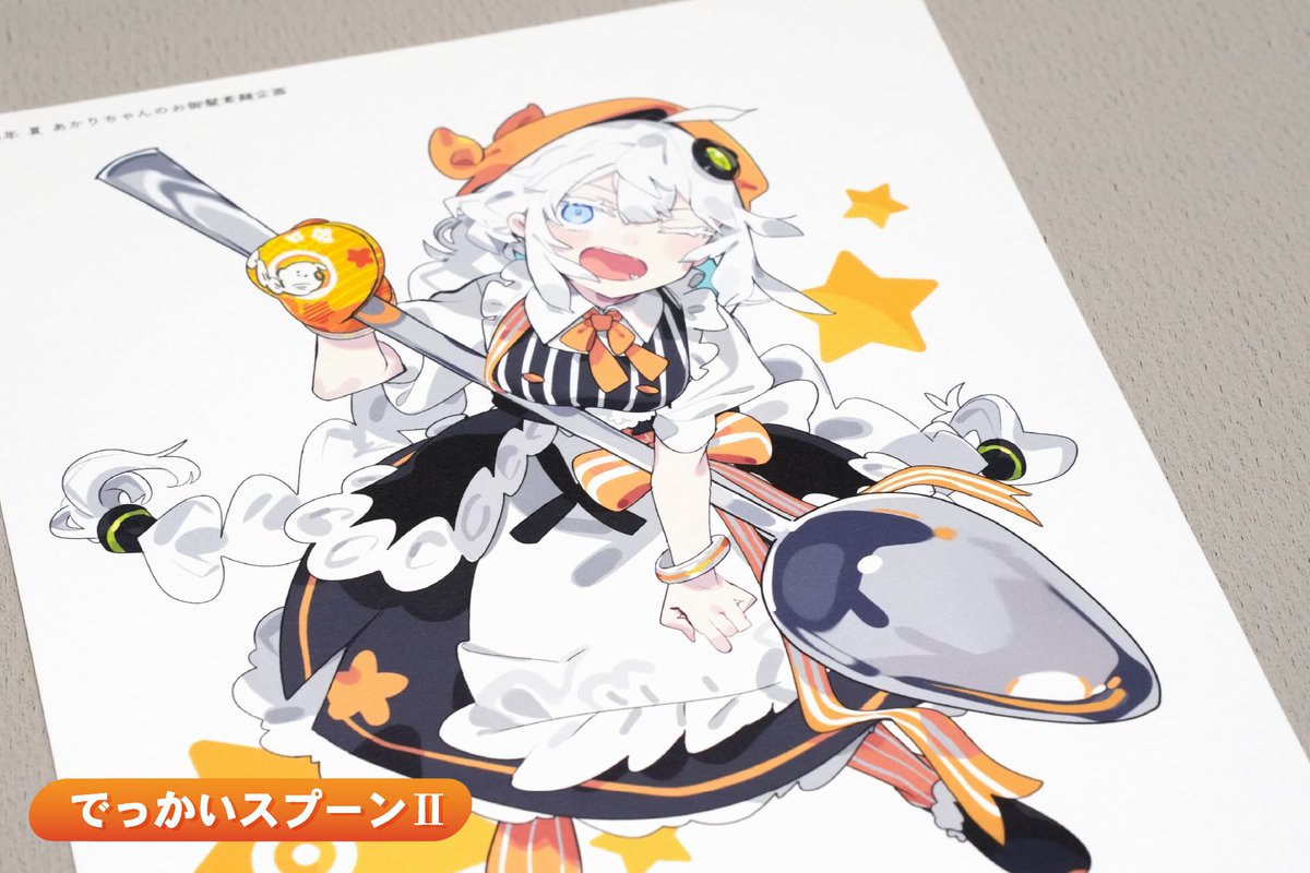 イラストは昨年に引き続きかれい先生（x.com/flat_fish_）描きおろし！

昨年のキッチンスタイルをそのままに、当社からの「今年はカレーつゆを同梱しますので、でっかいスプーンとか持たせてください。」という安直な謎要請に、ハイクオリティでご対応頂きました！