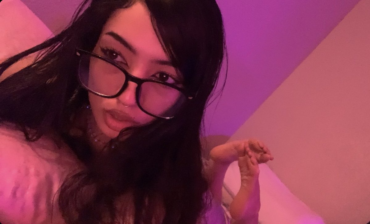 dearestcoi's tweet photo. seductive eyes 🫱🏽‍🫲🏼 seductive soles https://t.co/Qj0QXbNNMp