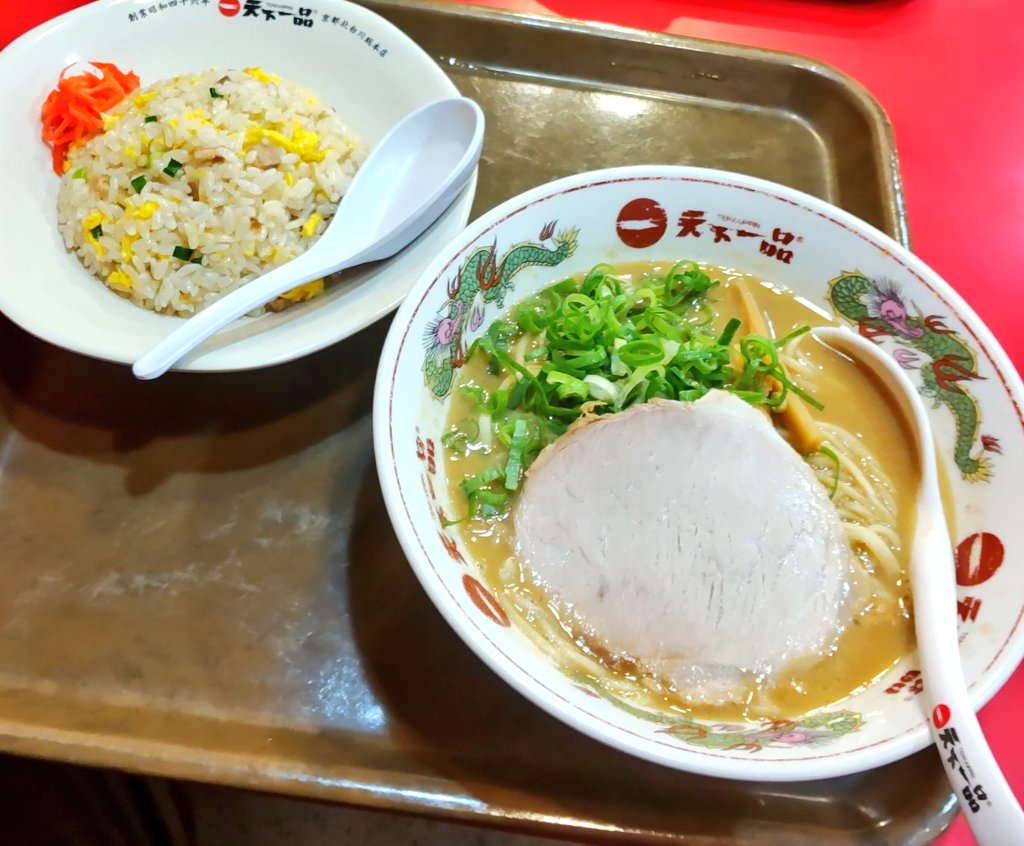 ご無沙汰しております

すっかり夏になりましたが、猛暑で体調を崩されてませんか?

私はコレで、こってりスタミナつけて夏バテしらずの夏になりそうです。

あと台風や豪雨にお気を付け下さい🙇

#ラーメンを食べる